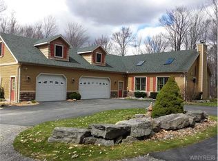 1105 Burrough Rd, Cowlesville, NY 14037