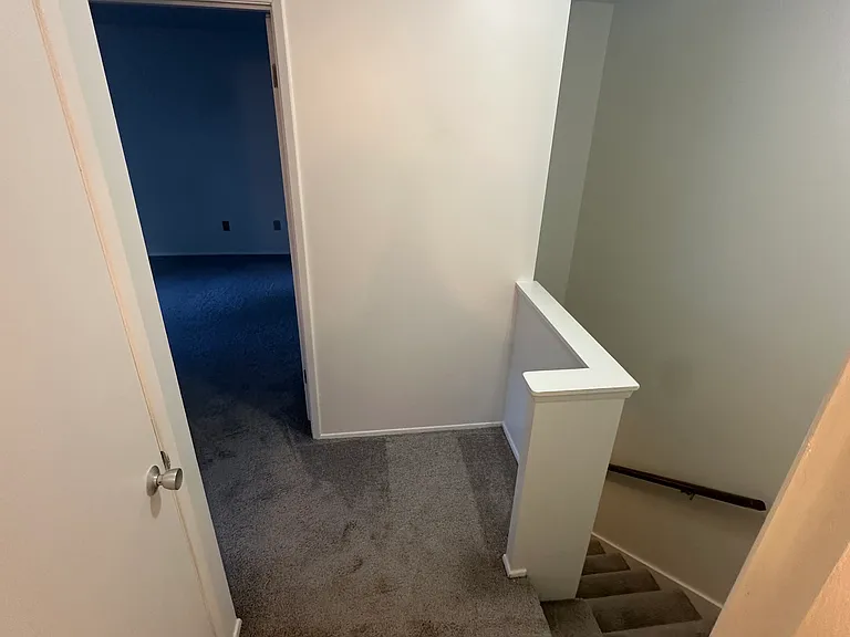 Newport Manor — Photo 21