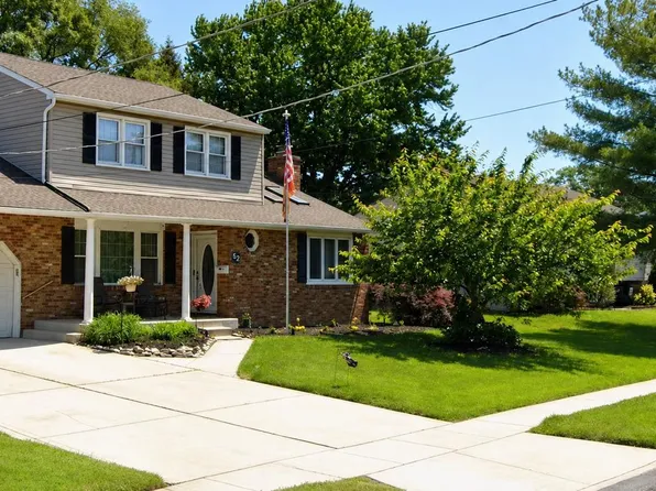 52 Springlane Dr, Blackwood, NJ 08012