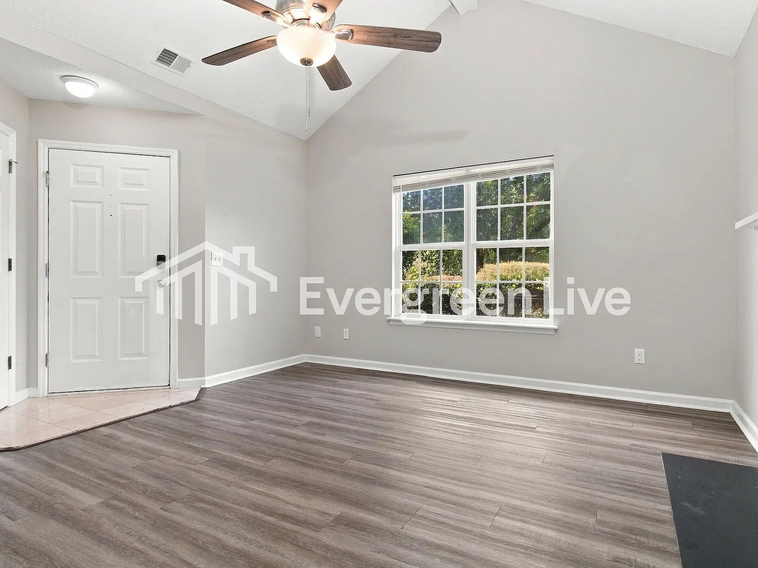 3 bed, 2.0 bath, 1296 sqft, $1,395 — Photo 3