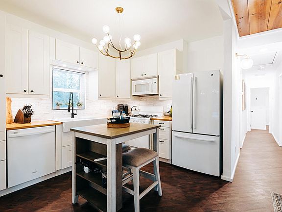5th image of 25755 Alderwood St