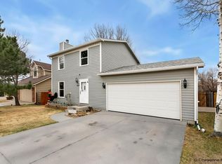 929 New Bedford Dr, Cheyenne, WY 82009