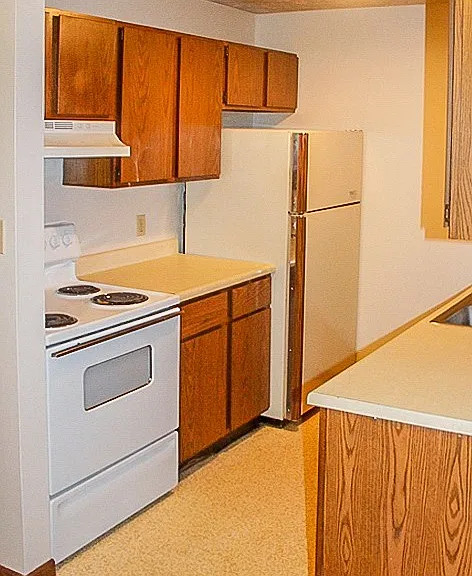 RARE VACANCY: Great 1 BR Apartment in a Great Complex - Most Convenient Location! — Photo 7
