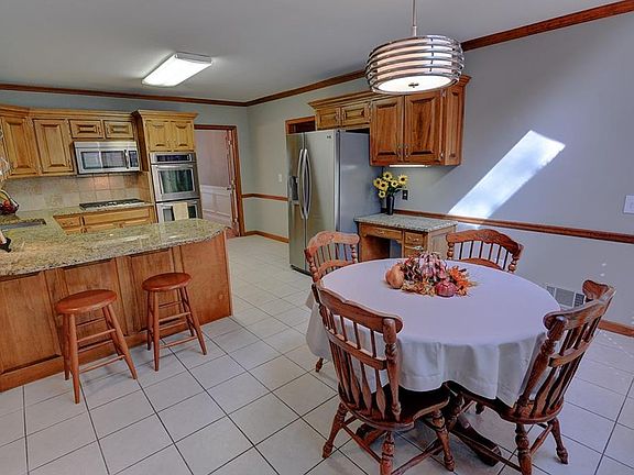 3rd image of 9535 Fenbrook Ct