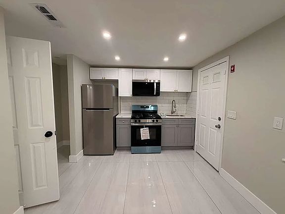 3rd image of 64 Chamberlain St #4
