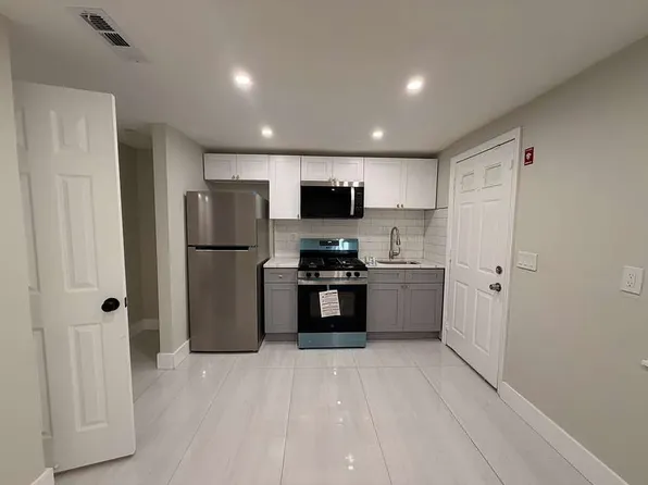 64 Chamberlain St, New Haven, CT