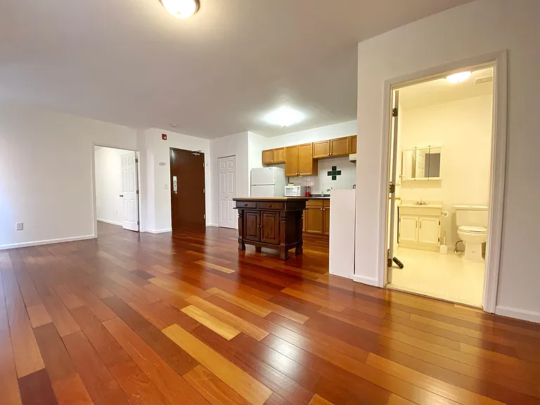 701 Chestnut St #4R — Photo 9
