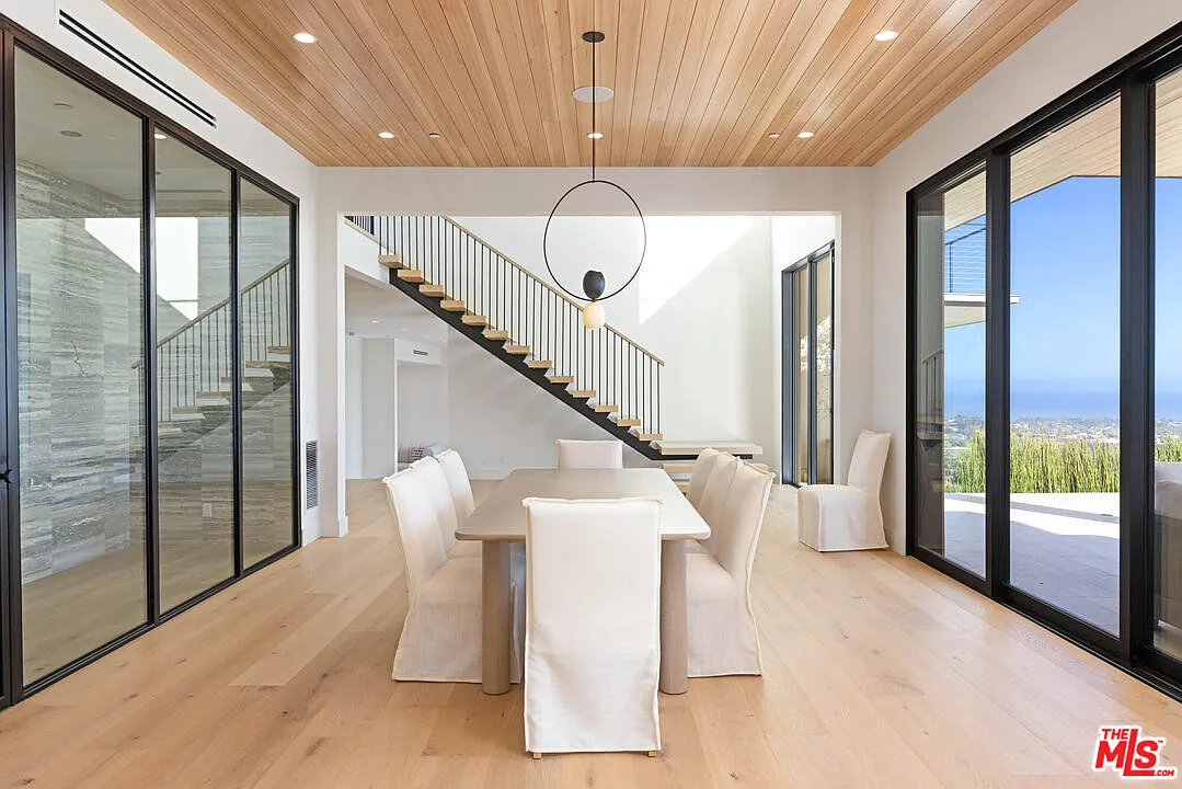 5 bed, 7.0 bath, 6473 sqft, $35,000 — Photo 4