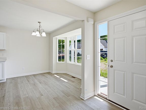 3rd image of 817 Nelsons Ridge Dr