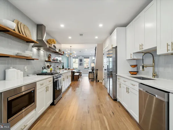 1937 S 5th St, Philadelphia, PA 19148