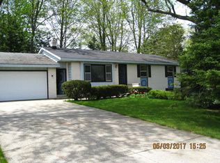 7161 Williamstown Dr, Hudsonville, MI 49426