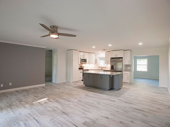 Open Concept / all tile