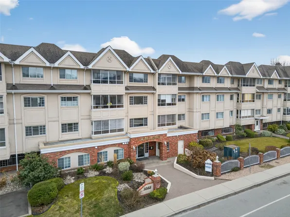 1055 Lawrence Ave Unit 101, Kelowna, BC V1Y 6M3