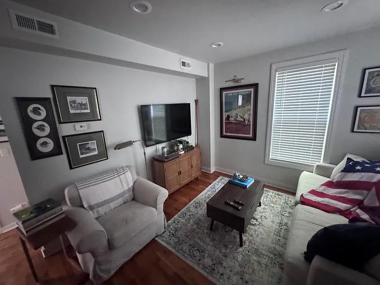 419 W Eugenie St #2R — Photo 2