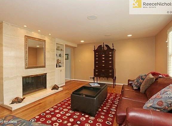 Living Room with fireplace