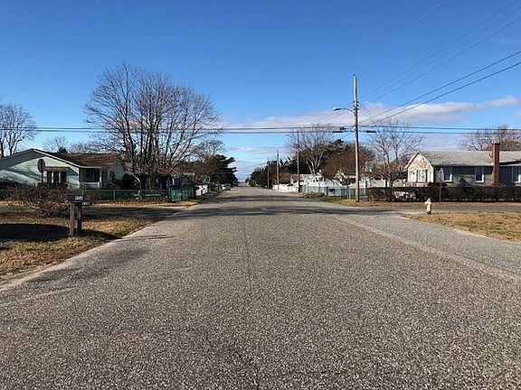 4th image of 92B Pinetree Dr