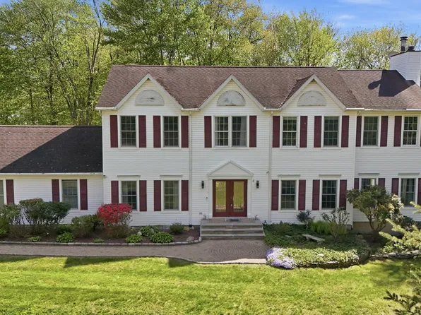 28 Sassinoro Drive, Putnam Valley, NY 10579