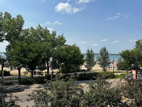 2nd image of 4415 N Lakeshore Dr #2