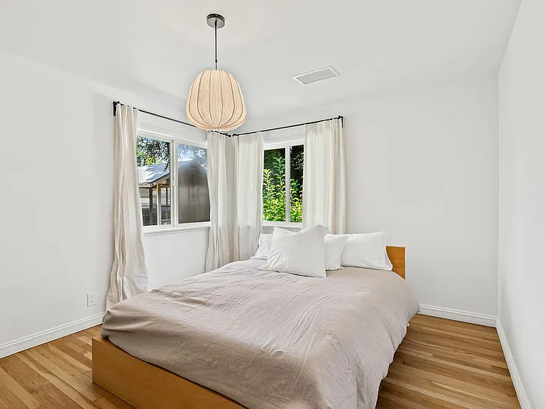 13805 Village Ave — Photo 25