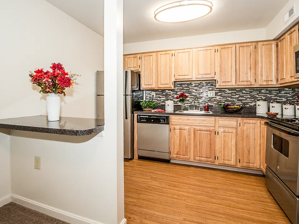 Robin Hill Apartments