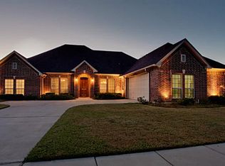 1902 Melbourne Dr, Pantego, TX 76013