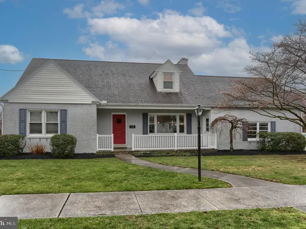 146 W Chestnut St, Cleona, PA 17042