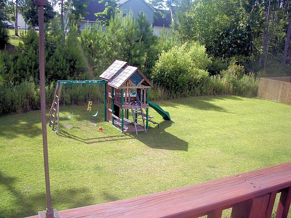 3rd image of 805 Welton Cir