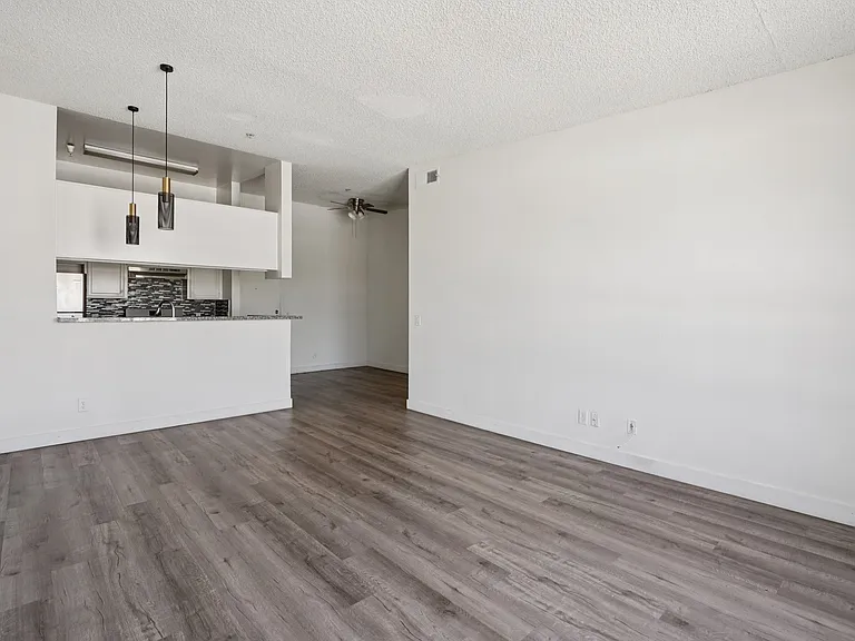 11657 Oxnard Str. — Photo 22