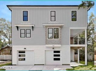 907 4th St S, Carolina Beach, NC 28428