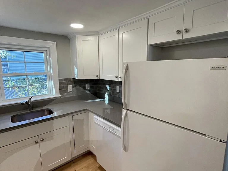 30 Linden Ave #1 — Photo 6