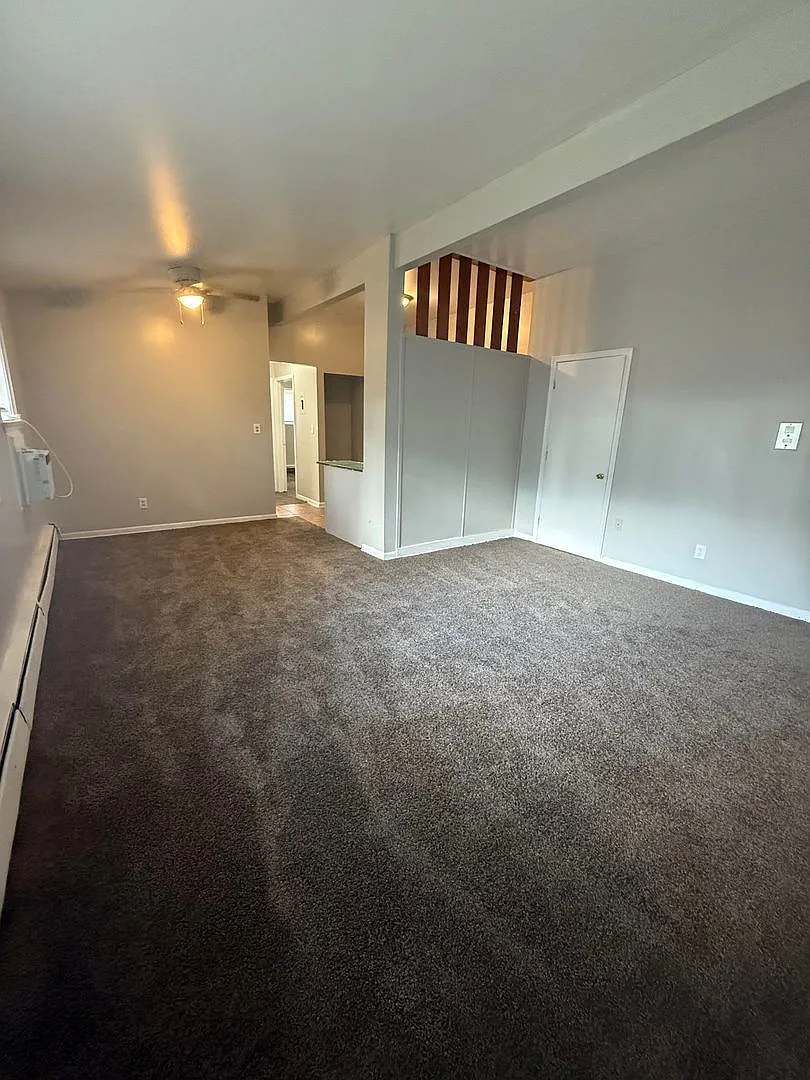 Two bedroom condo in Detroit — Photo 3