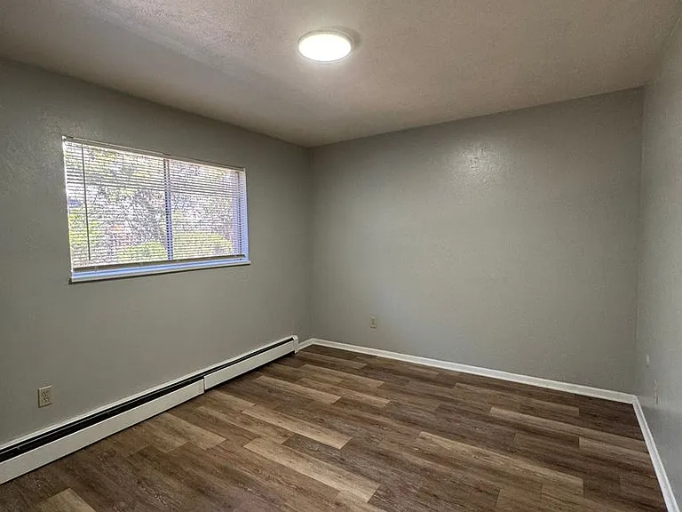 Parklane Apartments — Photo 13