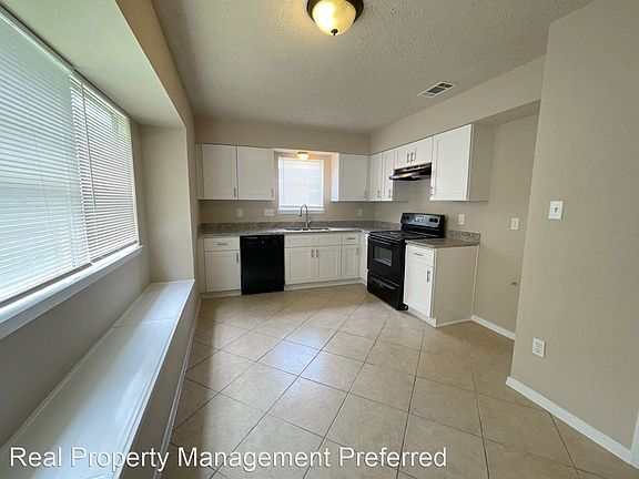 2nd image of 13927 Dominique Dr