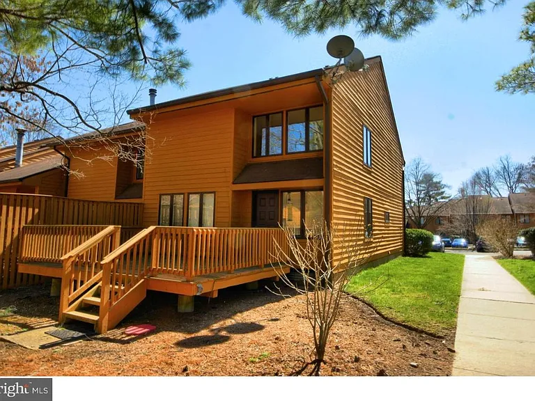 10 Sayre Dr — Photo 16