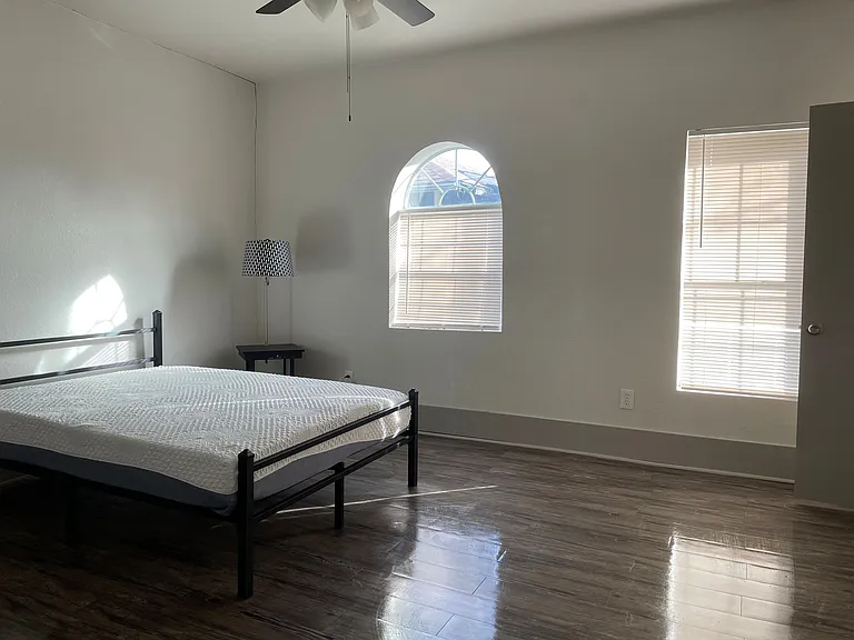 2722 Travis Ave — Photo 10