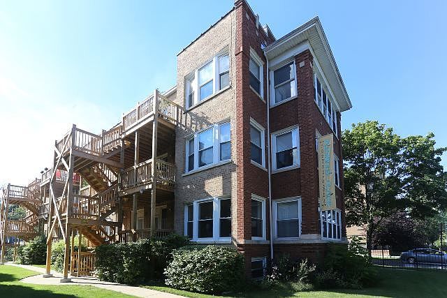 1st image of 3303 W Ainslie St #1