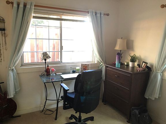 Bedroom/Office Room