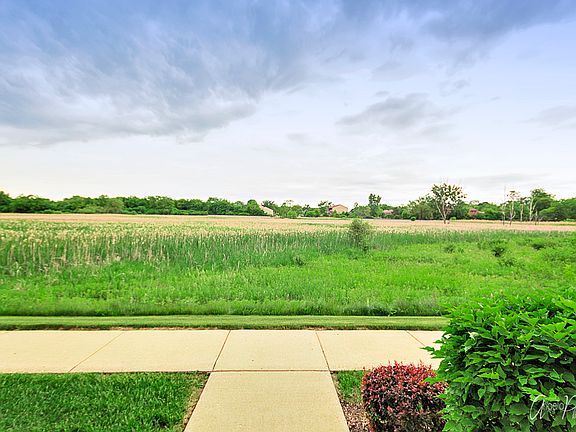 4th image of 550 Topeka Dr