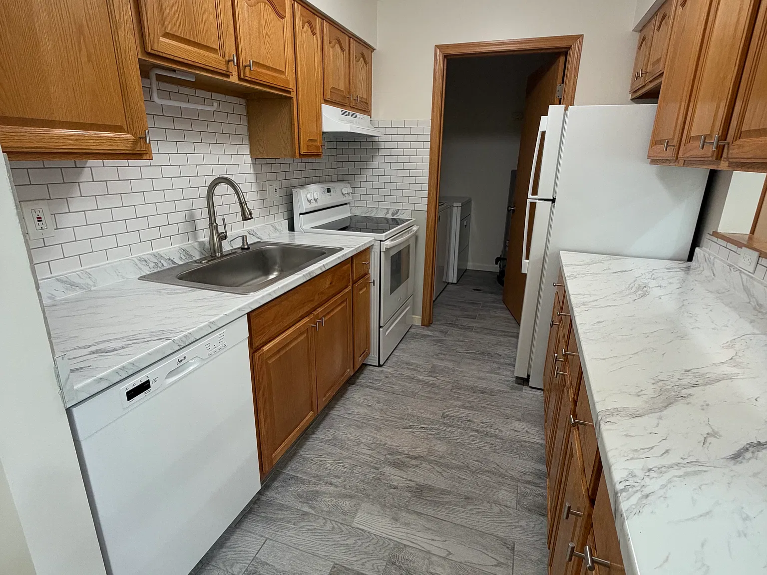 2 bed, 1073 sqft, $1,600 — Photo 2