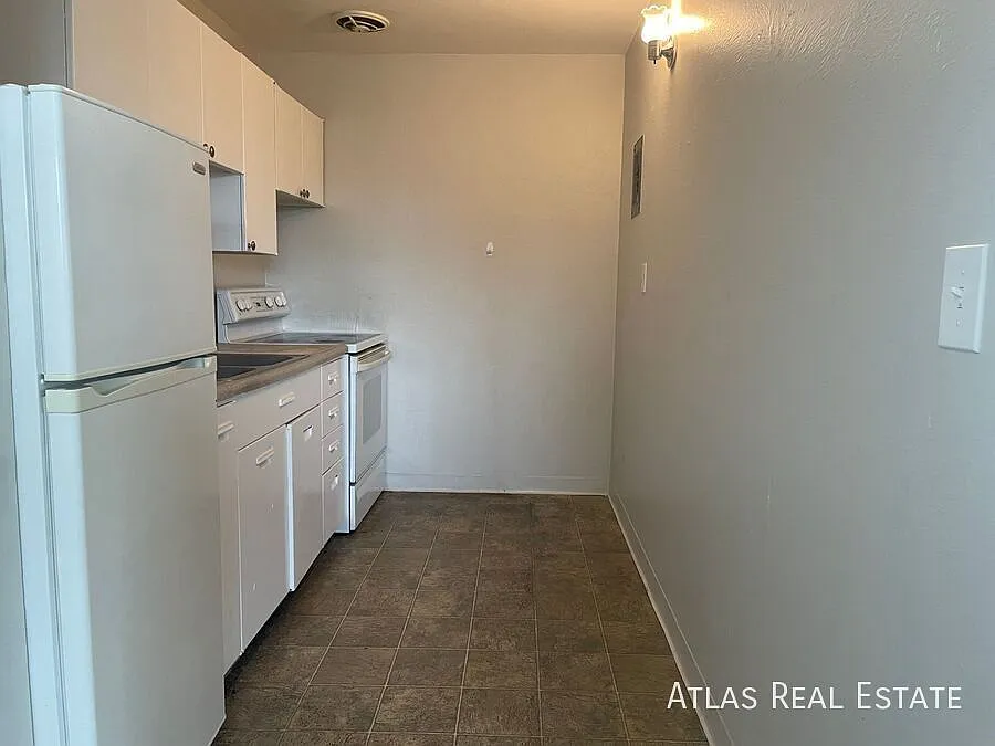 Spacious 1 Bed 1 Bath Coming Soon in Aurora! — Photo 3