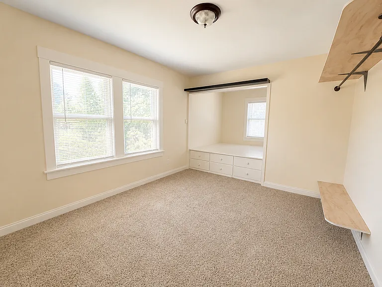 4412 N Maryland Ave — Photo 13