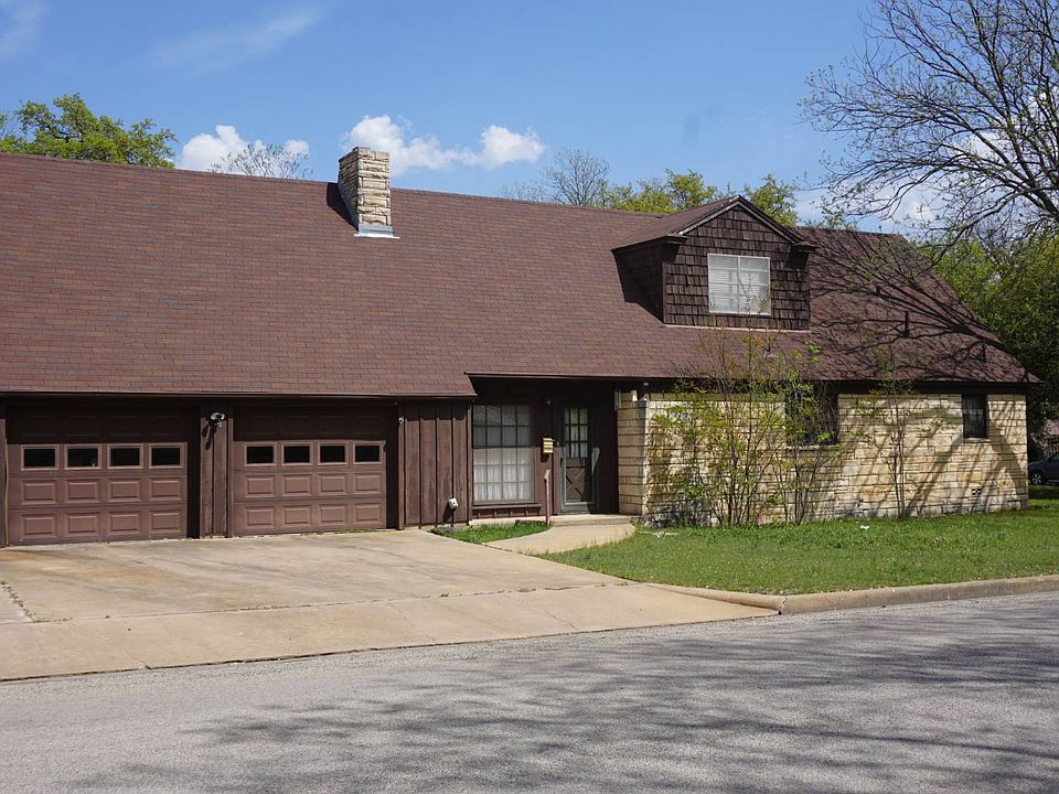 1st image of 706 W 15th St