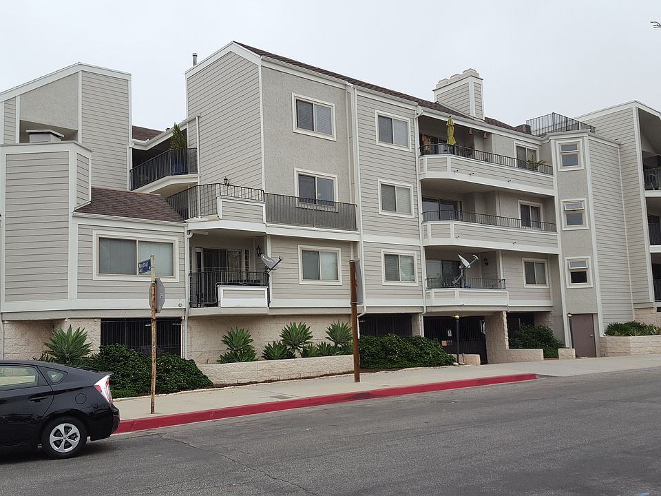 1st image of 4634 Woodman Ave APT 302