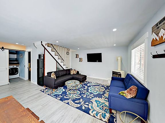 5th image of 323 Sherwood Blvd