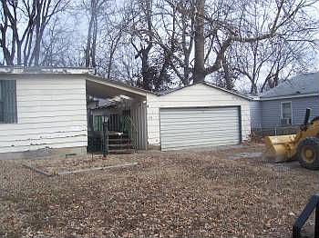 2nd image of 425 Ray St