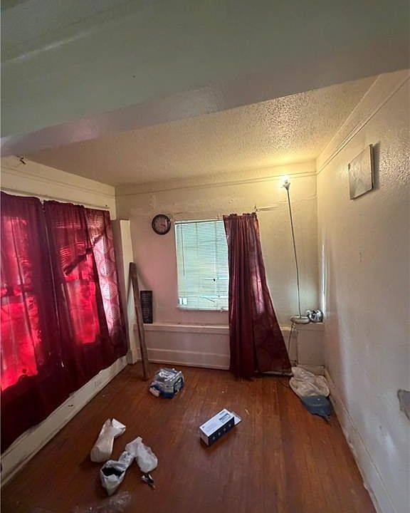 2nd image of 128 E Petain St