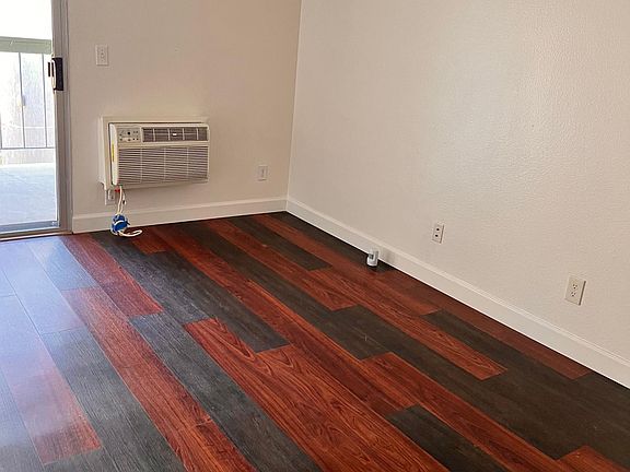 3rd image of 12716 Lakeshore Dr APT D