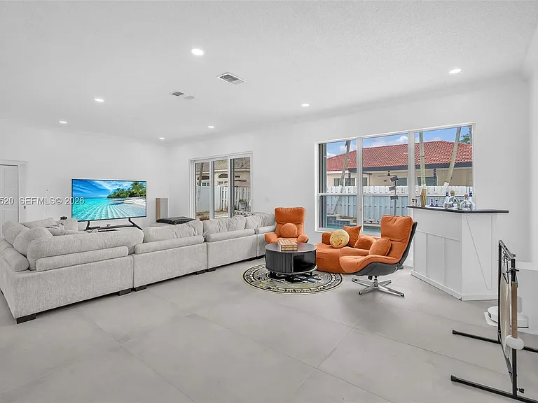 5374 SW 33rd Ave — Photo 4