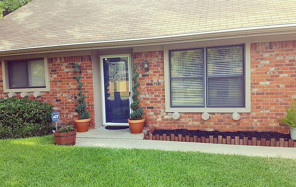 1st image of 621 Carlyle Dr