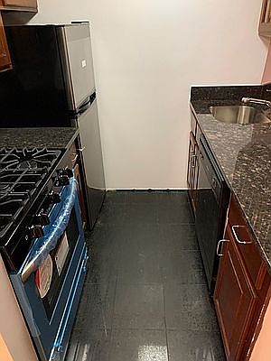 4th image of 212 W 104th St APT G2